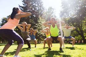 gruppträning med yoga och hiit pass i hyllie på diamond gym